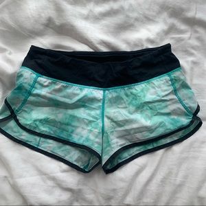 Lululemon Speed Up Shorts in teal tie-dye. Size 6, low rise, 2.5” inseam